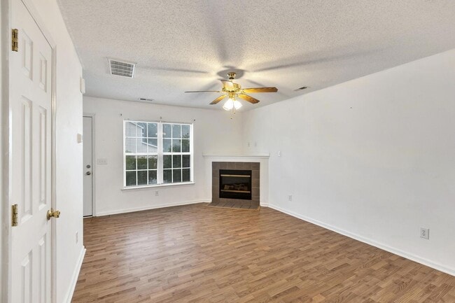 Photo - Townhome Close to Amenities!