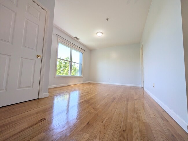 Photo - 84 Aborn St Unidad 1303