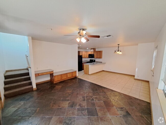 Building Photo - 805 H St Rental