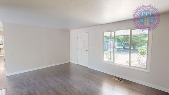 Photo - Lake Oswego - Single Level Ranch, Great Ne...