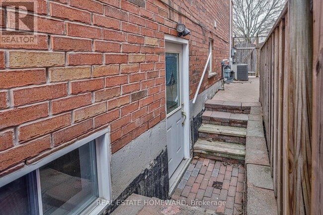 Photo - 168 Wainscot Ave