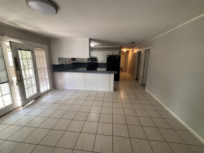 Photo - 906 Meadow Ln