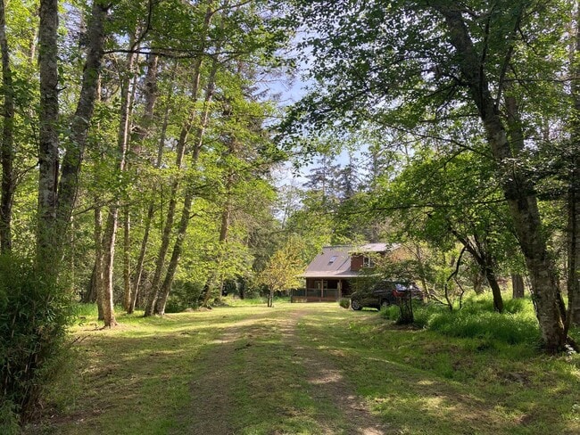 Photo - Pet-Friendly 3-Bedroom Home with Beach Access