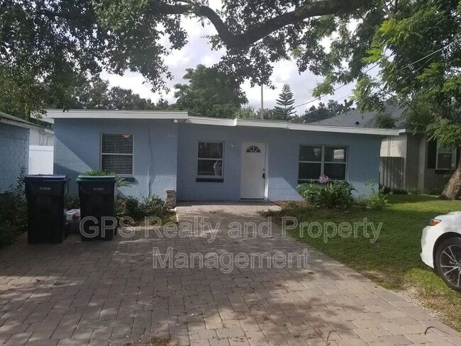 Building Photo - 2001 E Grant Ave