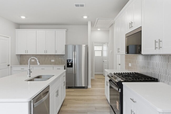 Photo - 501 Green Gables Dr