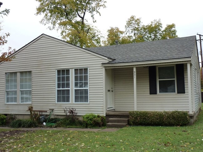 Building Photo - Beautiful 2 Bed 1 Bath in Quiet Area - NO PETS ALLOWED