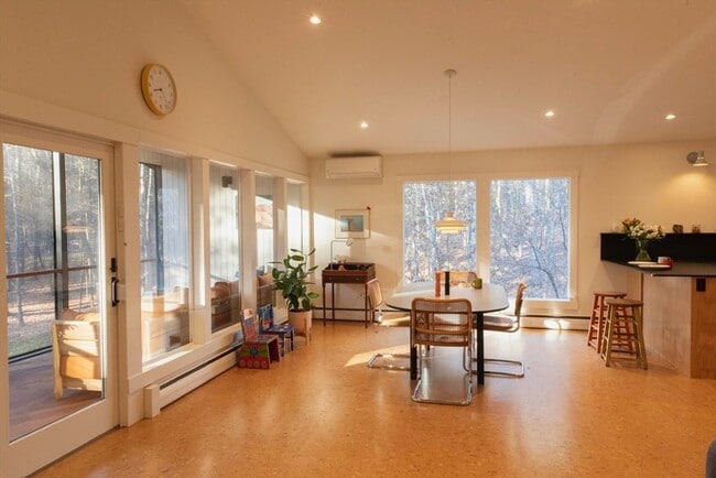Photo - 61 Woodland St