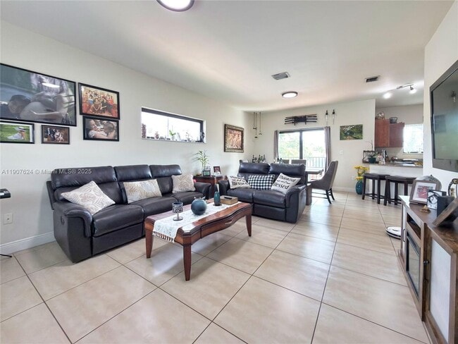 Photo - 1053 SW 29th Ct