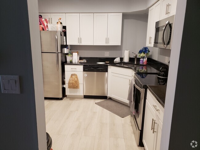 Building Photo - 1002 Castilian Ct Unit 206 Rental