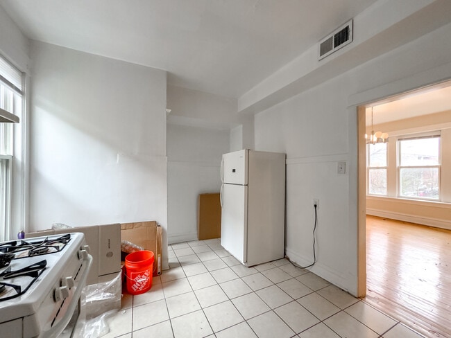 Photo - 5000 N Sawyer Ave Unit E3