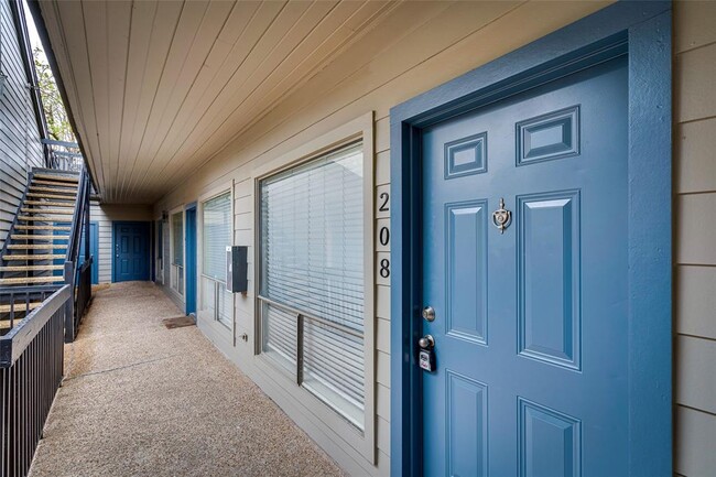 Photo - 908 Poplar St Unit 208