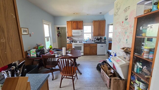 Photo - No Brokers Fee House. Steps from BU campus, Laundry, Parking, Eat-in Kitchen