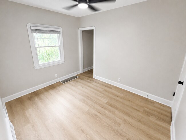 Photo - 1040 Mercer Ave