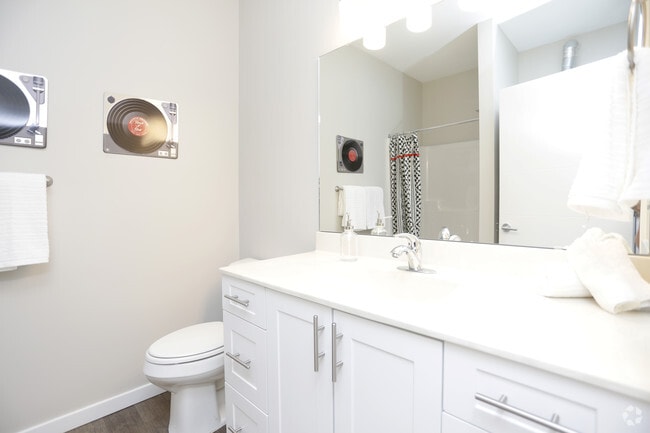 Piper Lakes Apartment Homes