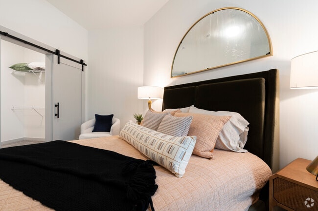 1BD, 1BA-691 SF
