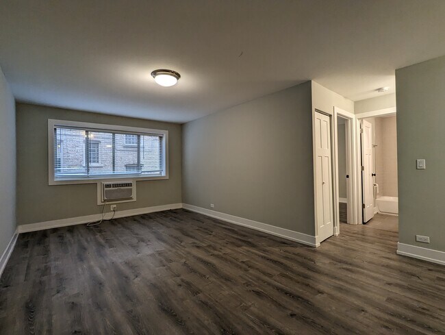 Photo - 542 W Surf St