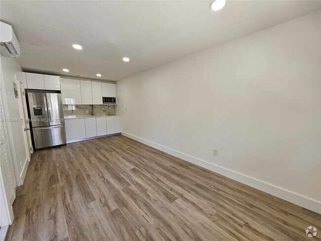 Building Photo - 913 Ortega Rd Unit B Rental