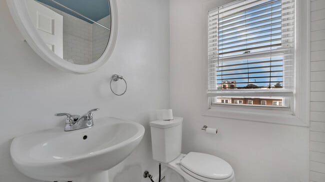 Photo - 840 21st St NE