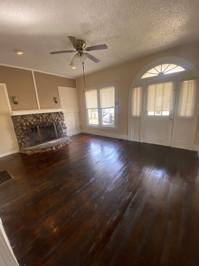 1014 W Rich Ave