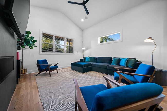 Photo - 1102C Buchanan St Unidad ID1312342P