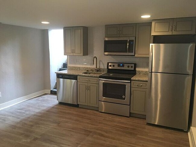 Photo - 1344 N Gaylord St Unidad #apt 200