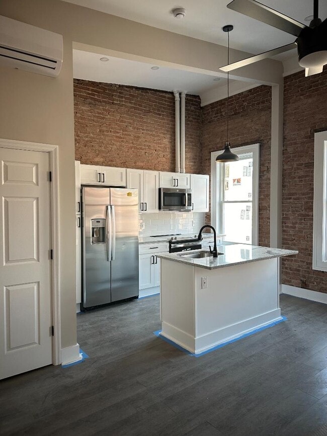 Building Photo - 297 Lark St Rental
