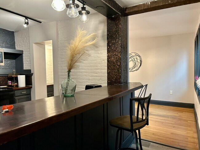 Photo - 225 E King St Unidad 1