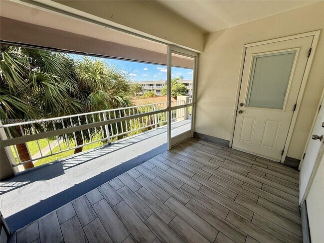 Photo - 250 Layne Blvd Unidad 307