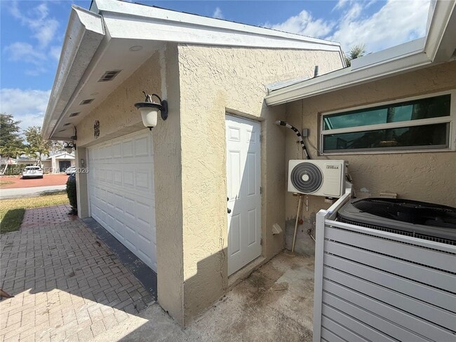 Building Photo - 15262 SW 157th Terrace Unit #B