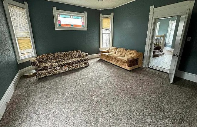 609 W Armstrong Ave Unit Lower Unit