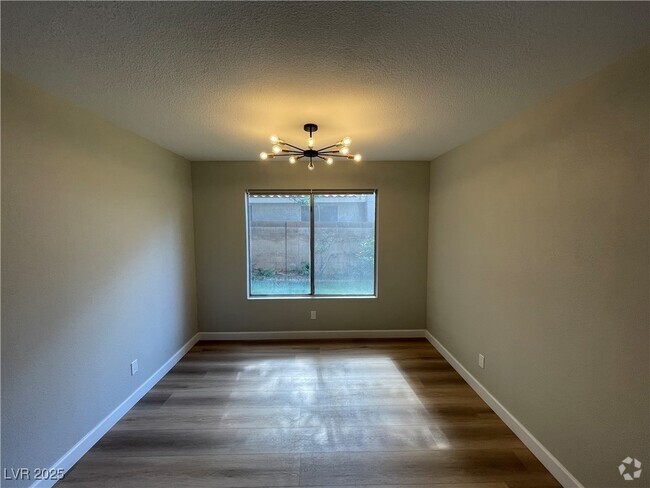 Building Photo - 2804 Oasis Cir Rental