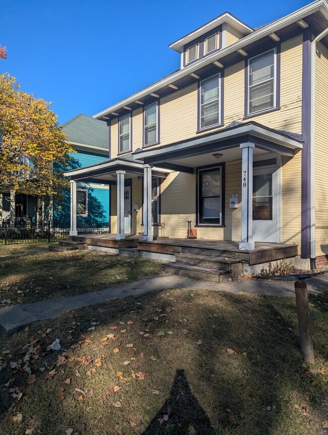 Building Photo - 748 Orange St