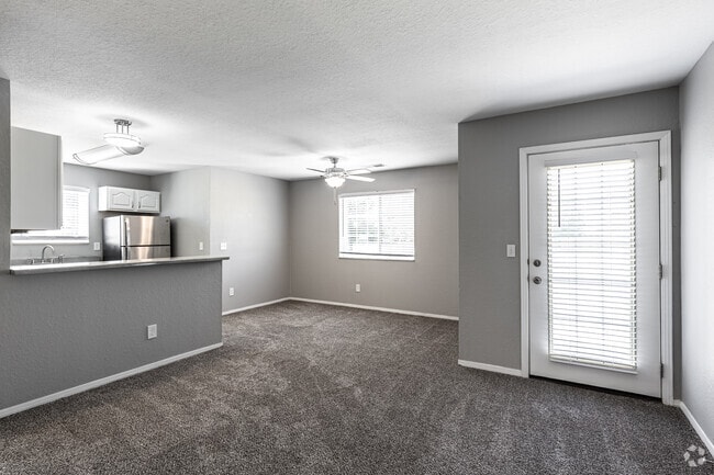 2BR, 2BA - 1050SF