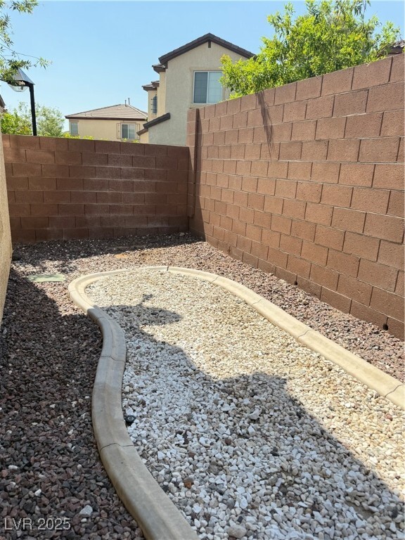 Photo - 8265 Brilliant Pompon