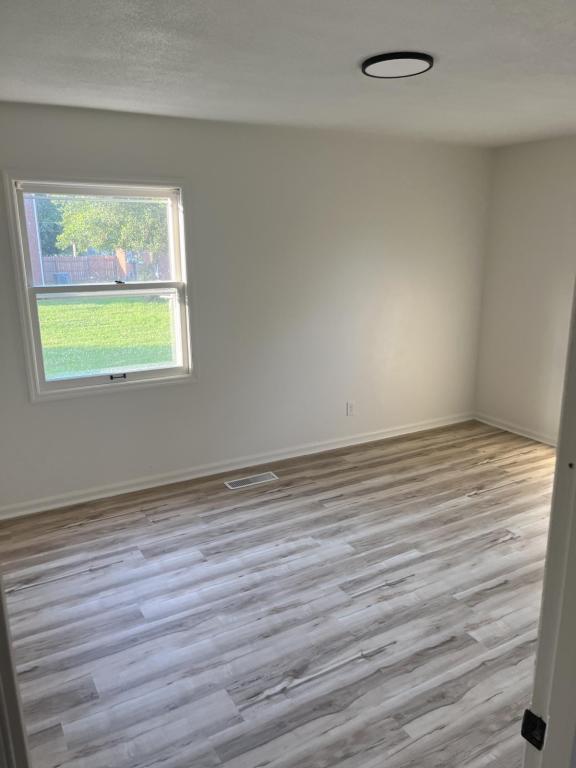 Photo - 103 N Russell St
