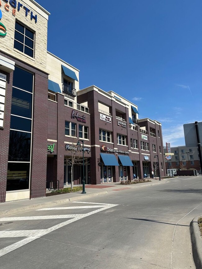 Building Photo - Blue Earth Place-One Bedroom available Unit BLUE EARTH - #301