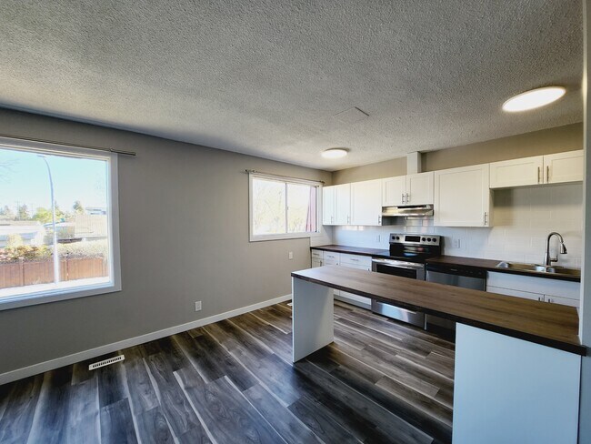 Photo - 9550-9153 153 St NW Unit R-1