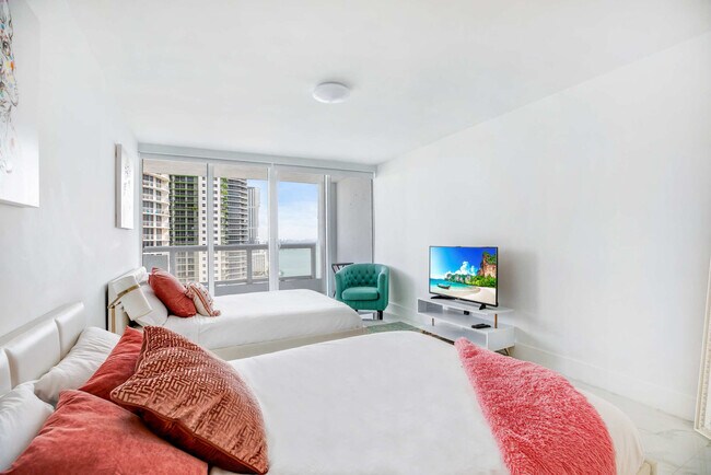 1717 N Bayshore Dr Unit SI ID1054081P