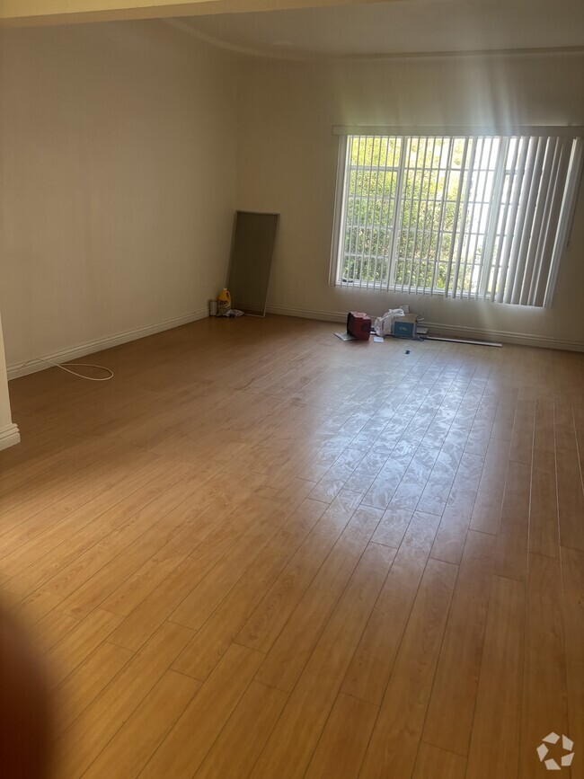 Building Photo - 1809 W 39th Pl Rental