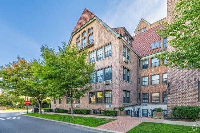 Photo - Tennis View Apartments