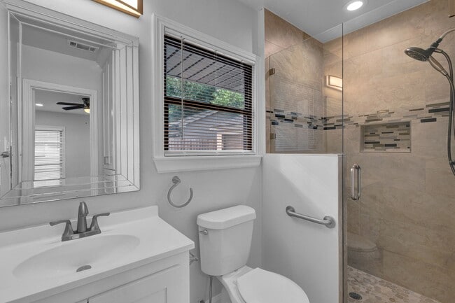 Photo - 3327 Wentworth St