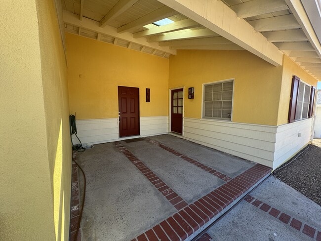 Photo - 1634 Yale St