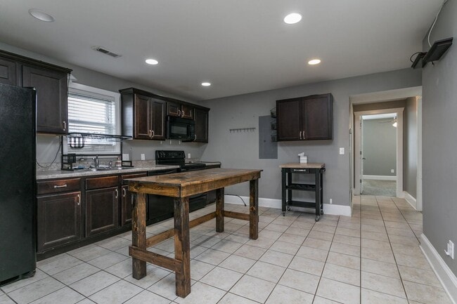 Photo - Close to everything downtown!