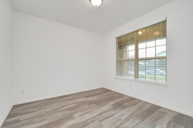 Photo - 9607 Slumbering Willow Ln