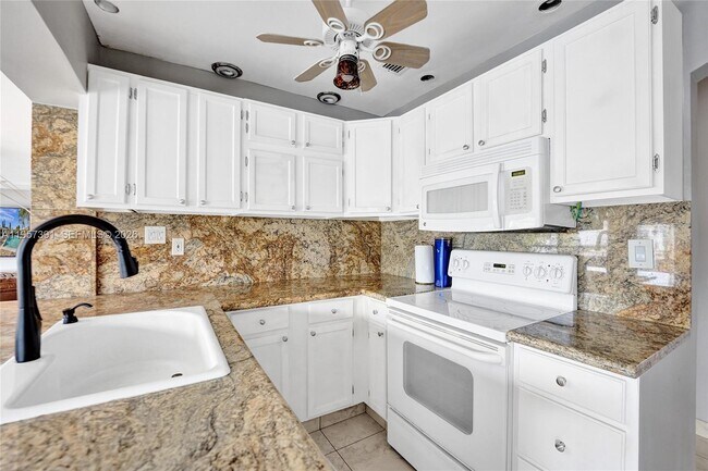 Photo - 1121 Guava Isle