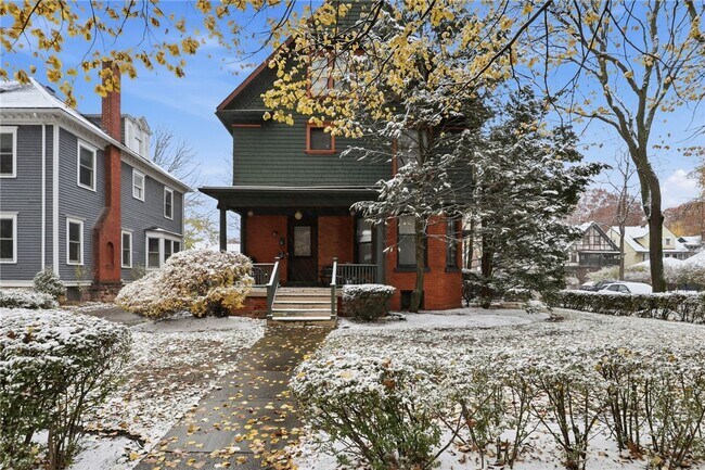 Photo - 98 Barrington St