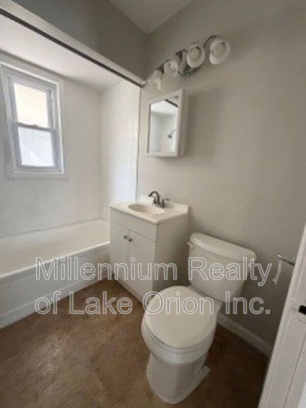 Photo - 17798 Eddon St