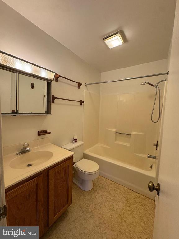 16136 Clarence Ct