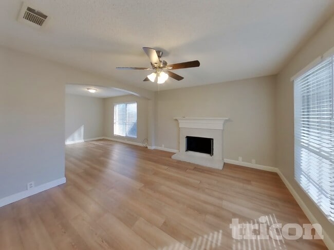 Photo - 1204 Shakleford Cir