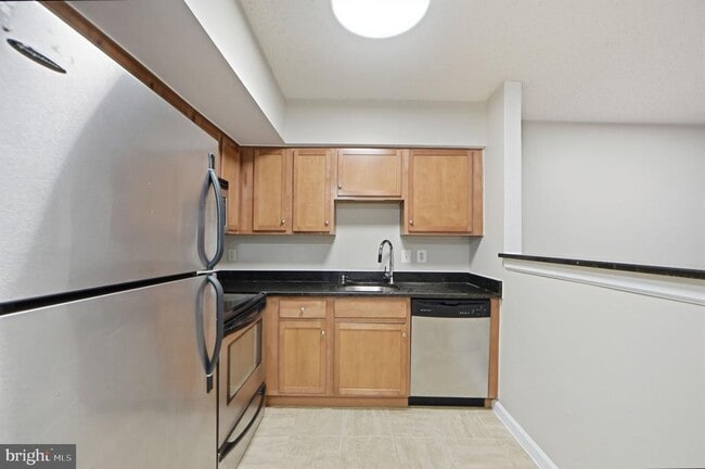 Building Photo - 1001 N Randolph St Unit 112